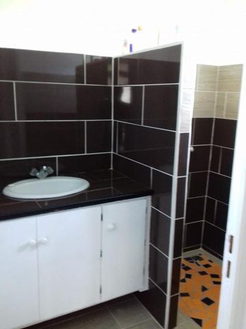 Location Maison 3 pièces 90m² STE ANNE 97180 - Photo 2
