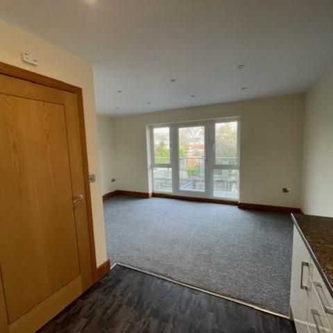 4 bedroom semi-detached house to rent - Photo 1