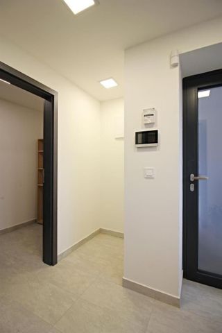 Pronájem bytu 1+kk 59 m2 - Fotografie 4
