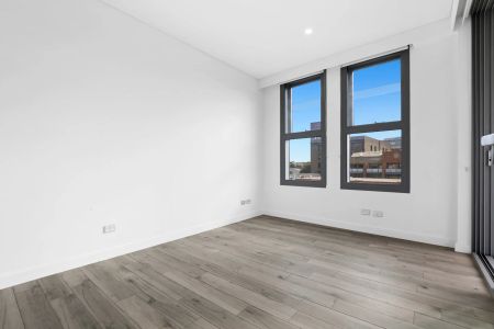 Luxury apartment in boutique block on city fringe - Photo 2