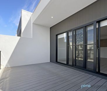 Modern double-storey home with space, style and comfort - Photo 6