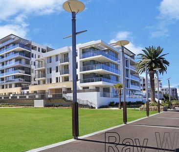 Immediate Waterfront Luxury - Photo 3