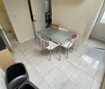 Room For Rent Queen Street, Pontypridd - Photo 2