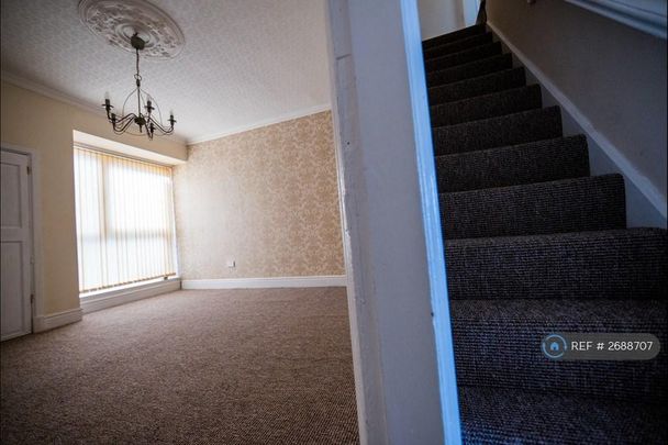 2 bedroom terraced house to rent - Photo 1