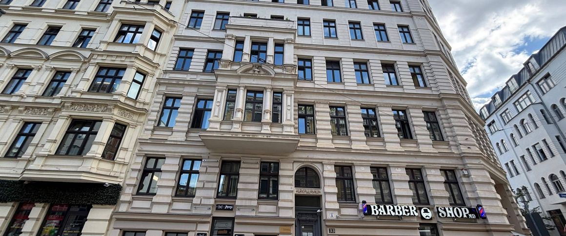 Für Sie in Sanierung! 4-Raum-Wohnung direkt am Hasselbachplatz - Photo 1