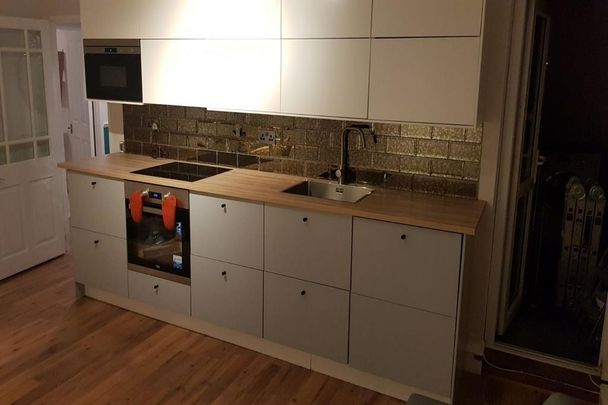 1 bedroom in a flat share to rent - Photo 1