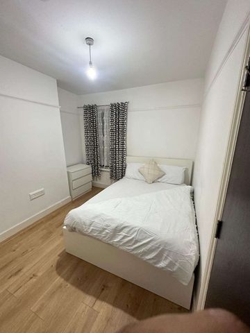 Cann Hall Road Room 7 - Photo 3