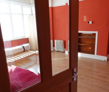 Room in a Shared House, Blenheim Avenue, IG2 - Photo 2