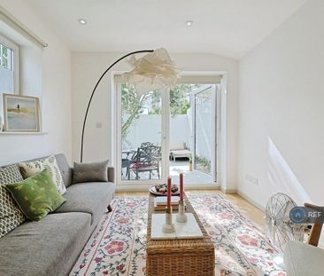 2 bedroom end of terrace house to rent - Photo 2