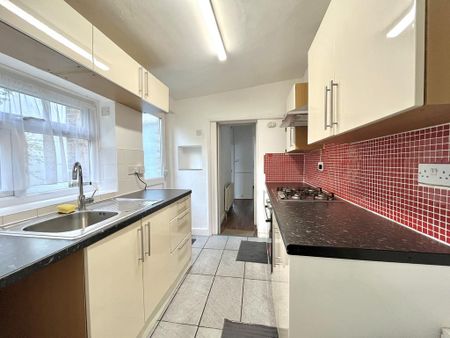 2 bedroom terraced house to rent - Photo 4