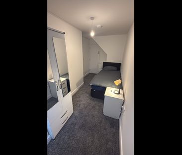 Room in a Shared House, Silver Street, B14 - Photo 5
