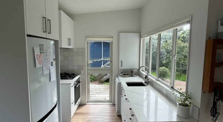 Charming Oneroa Cottage - Photo 4