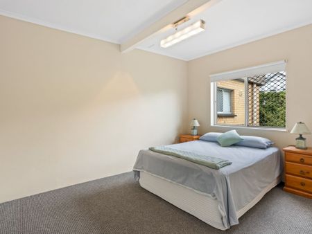 Unfurnished 2 Bedroom Unit in Ideal Location! - Photo 4