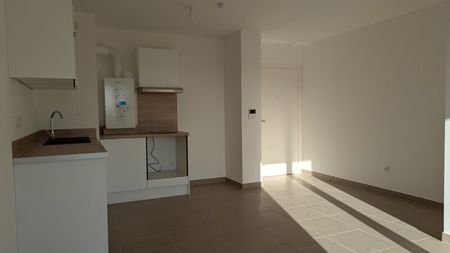 Location Appartement 2 pièces 40m² ORANGE 84100 - Photo 3