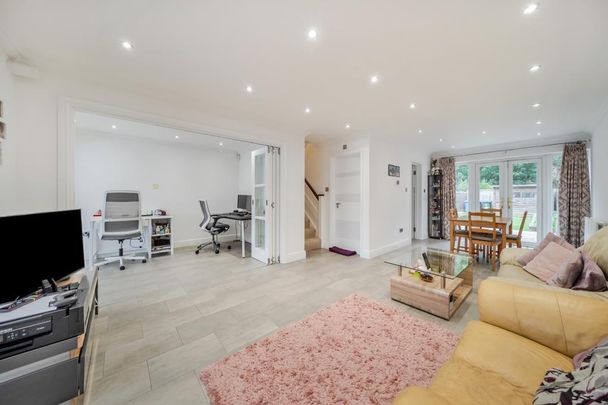 3 bedroom terraced house to rent - Photo 1