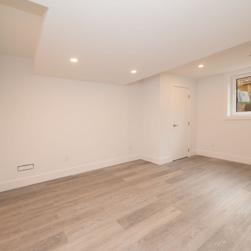 For Lease - 296 Sixteen Mile Drive Unit# Basement, Oakville, Ontario - Photo 1