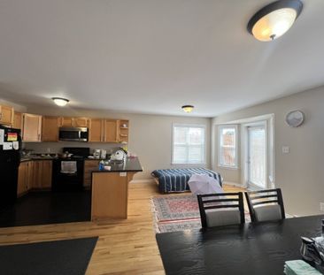 148 Transom Drive | BEAUTIFUL, SPACIOUS 3 BED 2.5 BATH TOWNHOUSE | ... - Photo 3