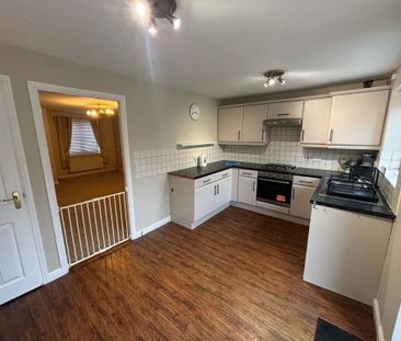 3 bedroom semi-detached house to rent - Photo 2