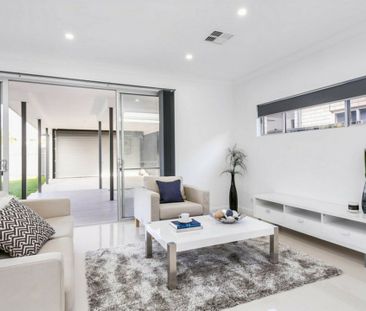 Spacious Modern Home - Photo 2