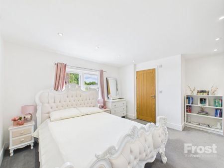 3 bedroom detached house to rent - Photo 4