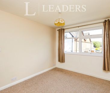 3 bedroom house to rent The Square, Mickleover, DE3 - Photo 1
