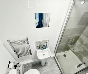 1 bedroom in a house share to rent - Photo 5