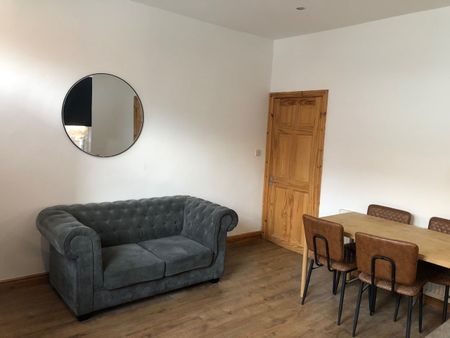 4 Bed Terraced House, Brudenell View, LS6 - Photo 3