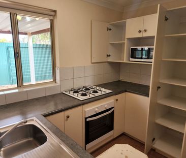 8/2 Ochiltree Street, Somerville - Photo 2
