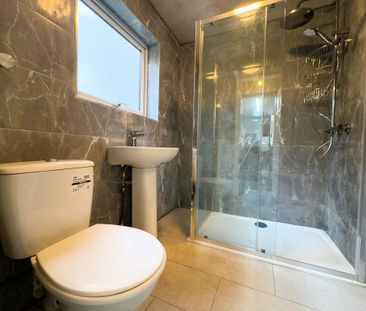 4 bedroom terraced house to rent - Photo 6