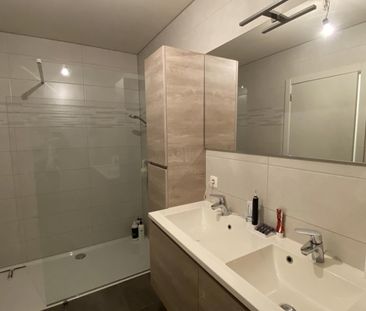 Ruim appartement met groot overdekt terras - Photo 1