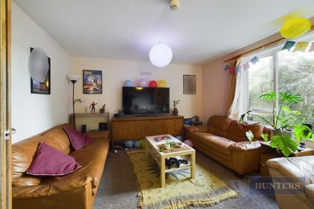 4 bedroom House To Let - Photo 5