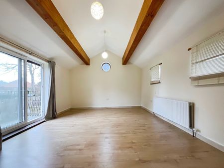 5 bedroom Detached House to let - Photo 5