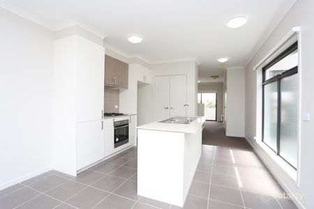 Unbeatable Location! - Photo 3