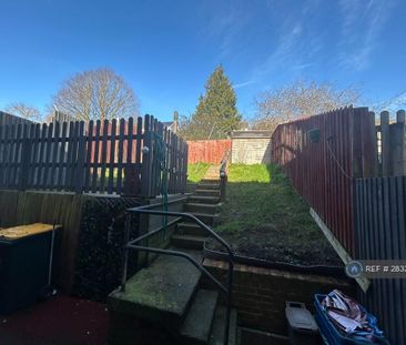 3 bedroom terraced house to rent - Photo 4