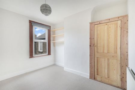 3 Bedroom House - End Terrace To Let - Photo 3