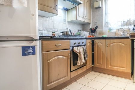 Room in a Shared Flat, Ellen Wilkinson House, E2 - Photo 4