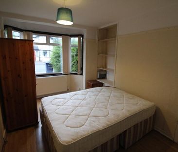 4 bedroom semi-detached house to rent - Photo 4