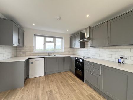 3 bedroom detached house to rent - Photo 4