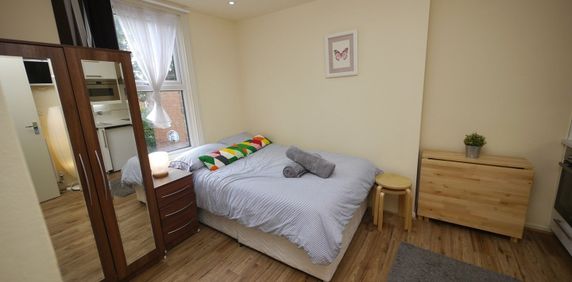 Studio Flat, Ash Grove, NW2 - Photo 2