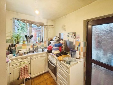 3 bedroom semi-detached house to rent - Photo 5