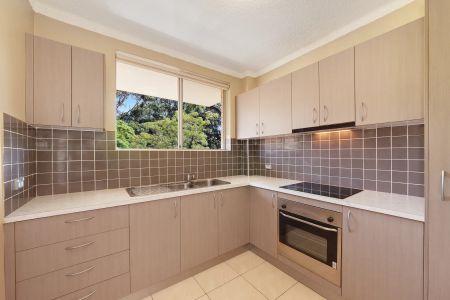 Beautifully Appointed Apartment in Sought-After Lane Cove - Photo 4