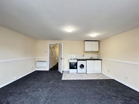 4 Bedroom Maisonette To Let - Photo 4