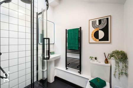 1 bedroom in a flat share to rent - Photo 3