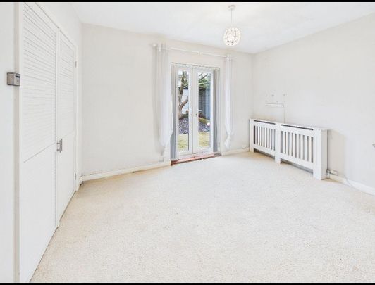 4 bedroom house - detached to rent - Photo 1