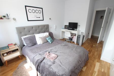 1 bedroom Terraced House to let - Photo 5