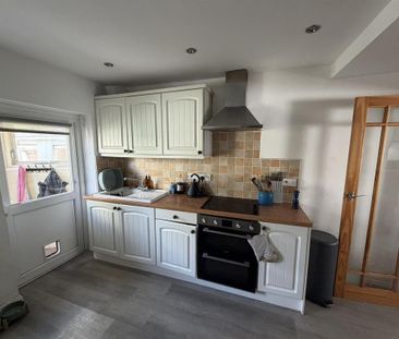 2 bedroom terraced house to rent - Photo 2