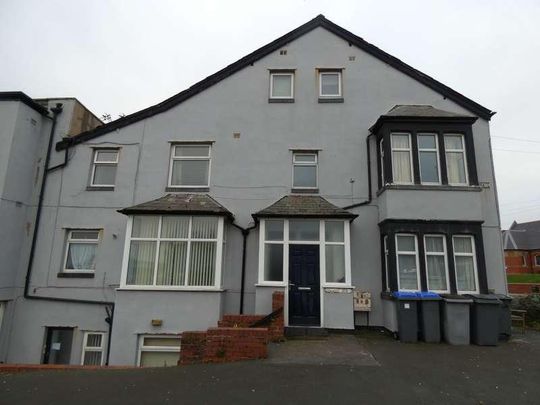 Warbreck Drive, Blackpool, FY2 - Photo 1