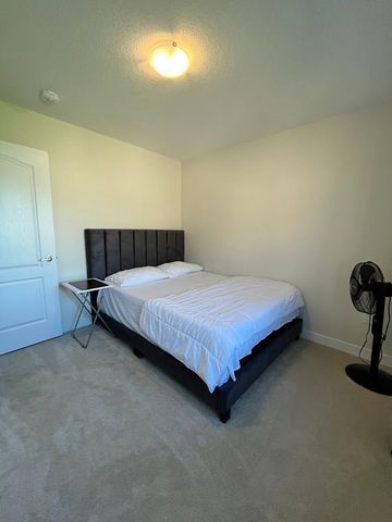 For Lease - 33 Wintergreen Crescent, Haldimand, Ontario - Photo 3