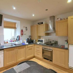 In Station Road, Sourth Gosforth, NE3 - Photo 2