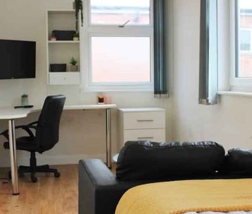 Studio Silver - Photo 6